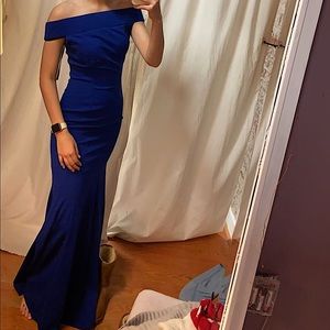 Selling this formal boutique dress!